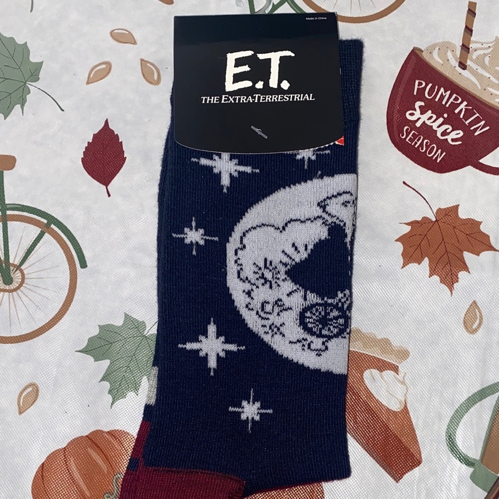 3/$18 bundle et extra terrestrial socks